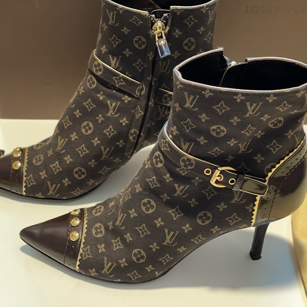 Louis Vuitton Canvas Ankle Boots LV Monogram Brown Pointed-Toes studded accents.